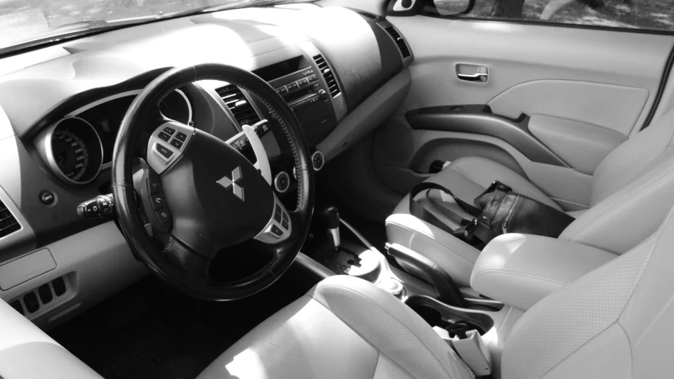 Mitsubishi Outlander XL 2