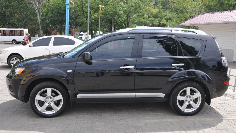 Mitsubishi Outlander XL 2