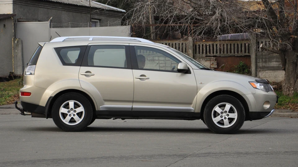 Mitsubishi Outlander XL 2