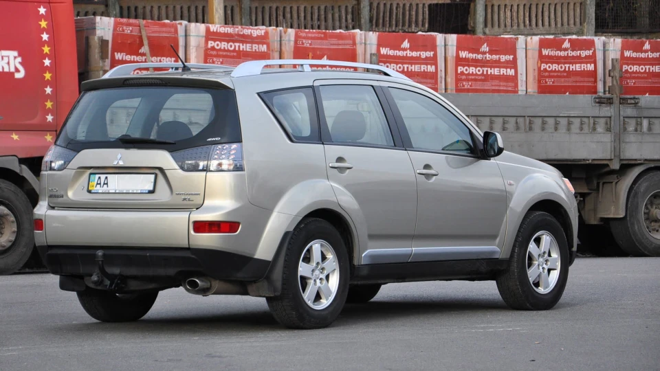 Mitsubishi Outlander XL 3