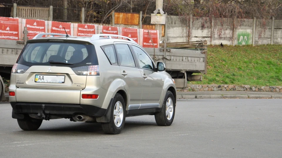 Mitsubishi Outlander XL 4