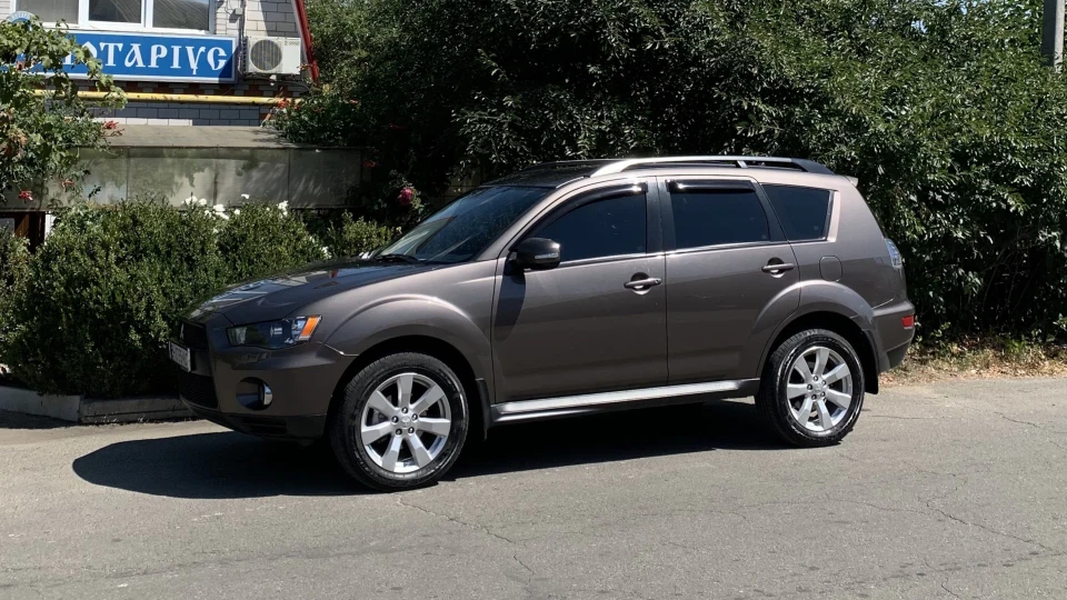 Mitsubishi Outlander XL