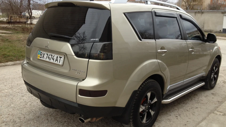Mitsubishi Outlander XL 3