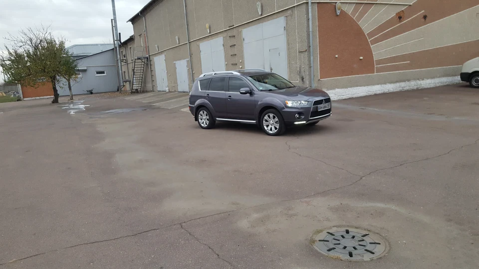 Mitsubishi Outlander XL 4