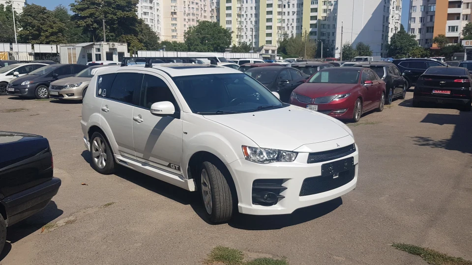 Mitsubishi Outlander XL