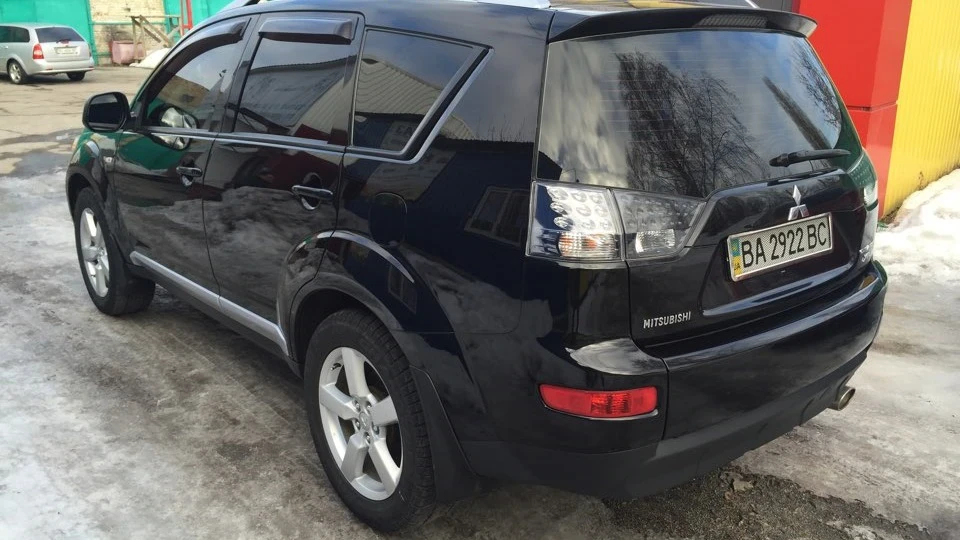 Mitsubishi Outlander XL 4