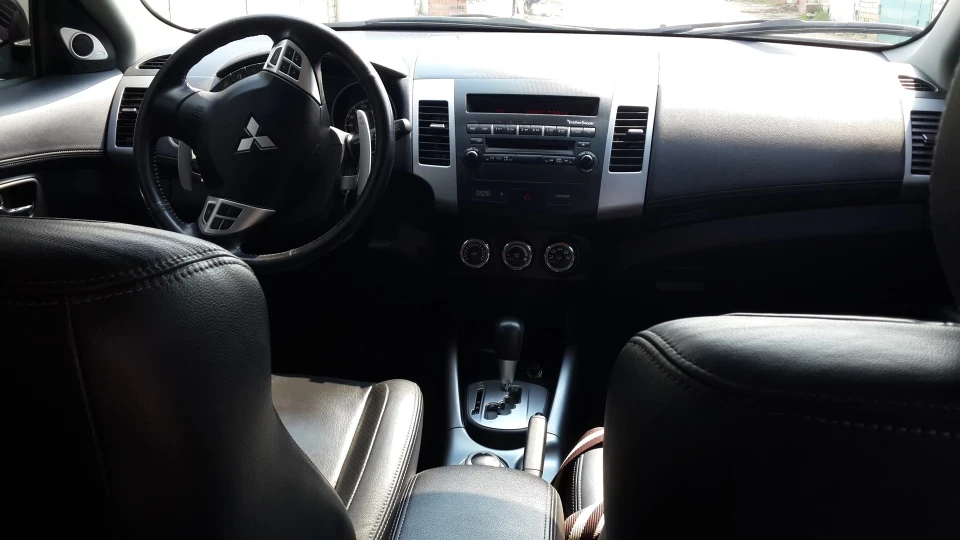 Mitsubishi Outlander XL 2