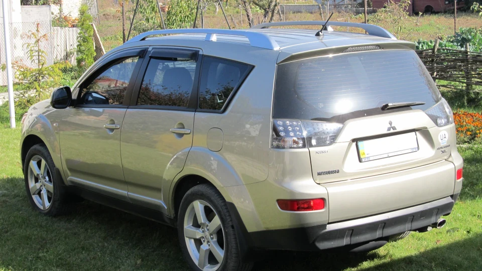 Mitsubishi Outlander XL 2