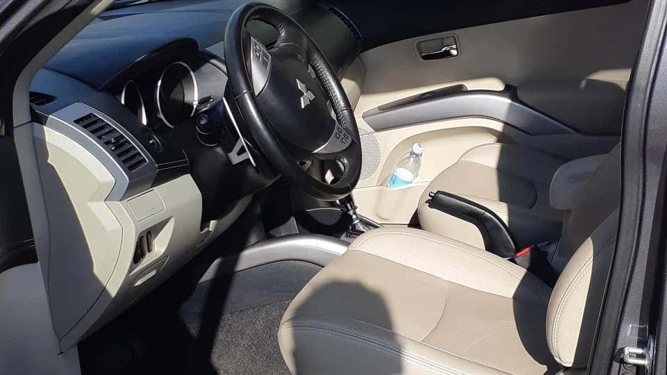 Mitsubishi Outlander XL 2.2 diesel 3