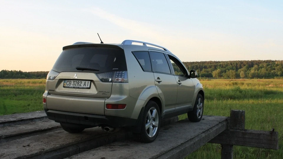Mitsubishi Outlander XL 2.4L 3
