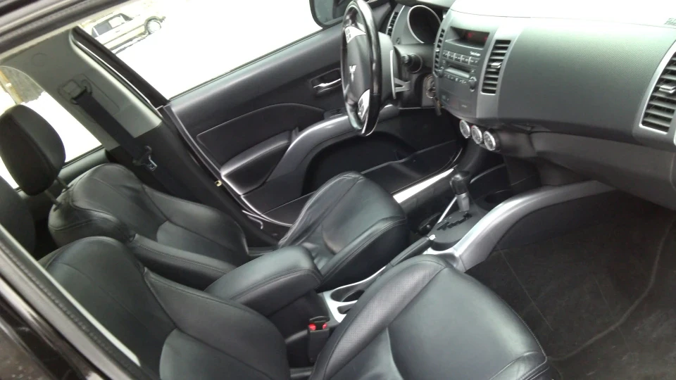 Mitsubishi Outlander XL 3.0. 220 л.с. 5