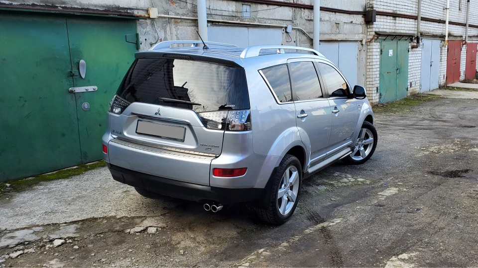 Mitsubishi Outlander XL 3.0 full 2