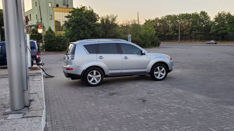Mitsubishi Outlander XL 3.0 full 4