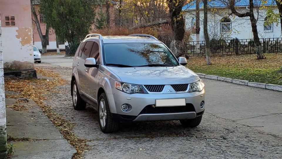Mitsubishi Outlander XL 3.0 full 5