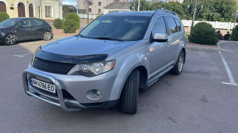 Mitsubishi Outlander XL 3.0 ROCKFORD 2