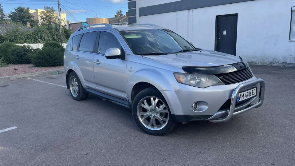 Mitsubishi Outlander XL 3.0 ROCKFORD 4
