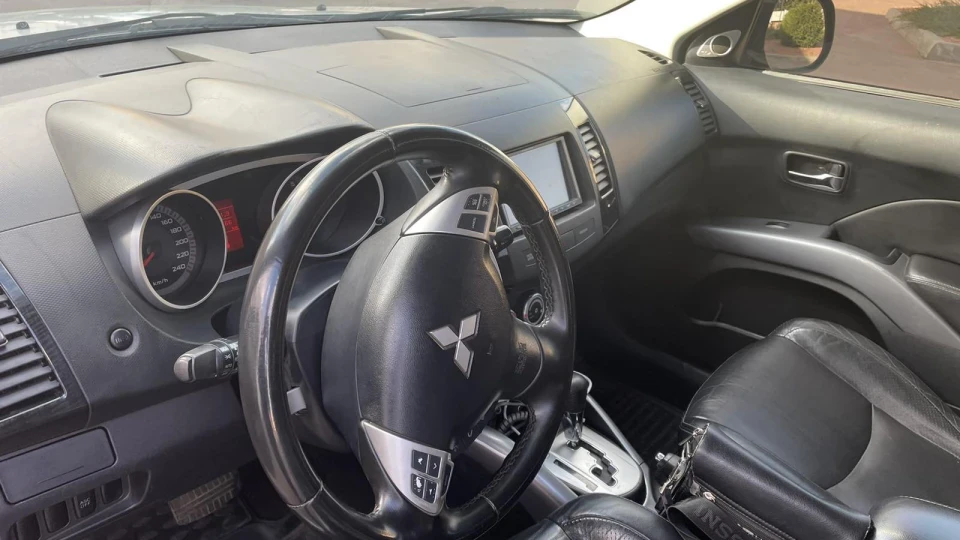 Mitsubishi Outlander XL 3.0 ROCKFORD 5