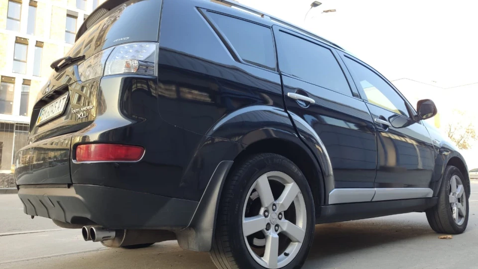 Mitsubishi Outlander XL 3.0GT 4