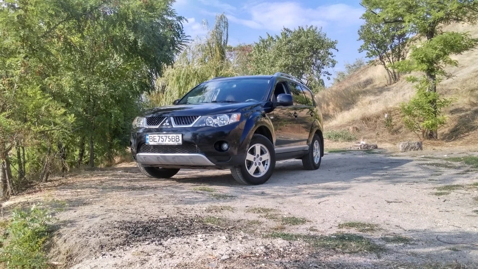 Mitsubishi Outlander XL 4x4 MT 3