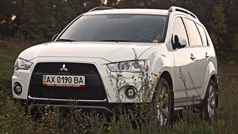 Mitsubishi Outlander XL БІЛИЙ 3