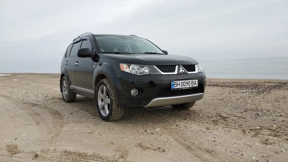 Mitsubishi Outlander XL black edition 4
