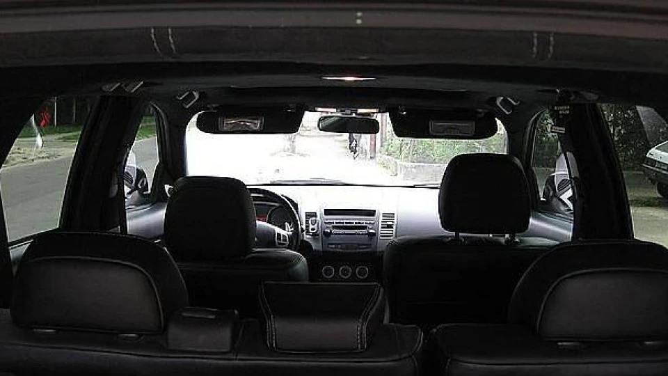 Mitsubishi Outlander XL Black 2