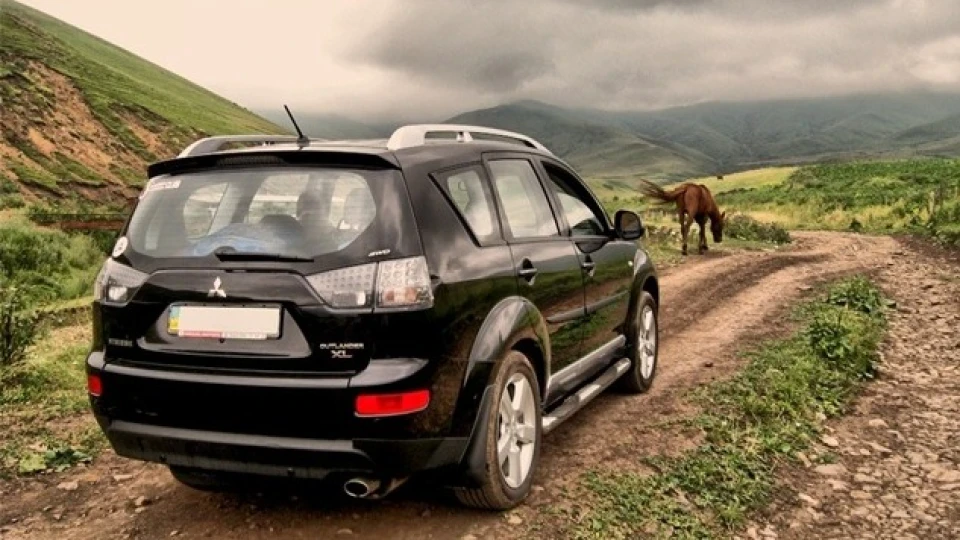 Mitsubishi Outlander XL Blackout 2