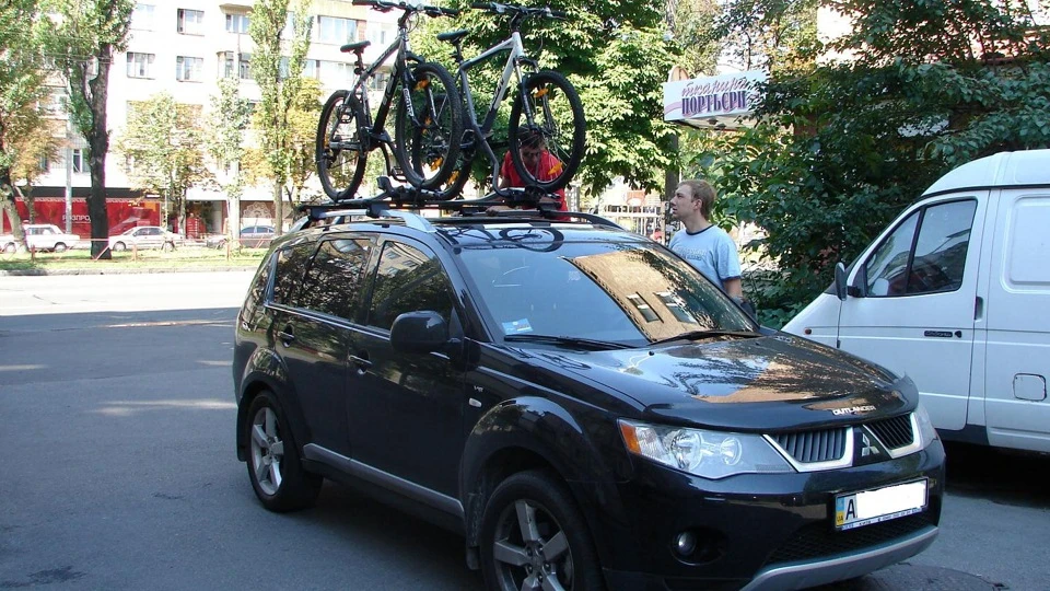 Mitsubishi Outlander XL чорний 3.0/S62 2
