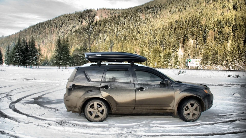 Mitsubishi Outlander XL чорний 3.0/S62 3