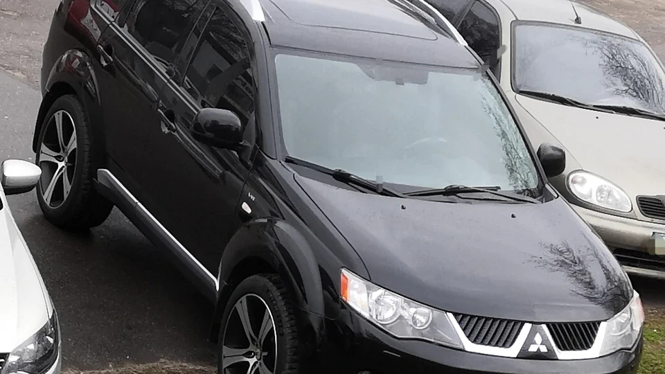 Mitsubishi Outlander XL чорник 3.0 2