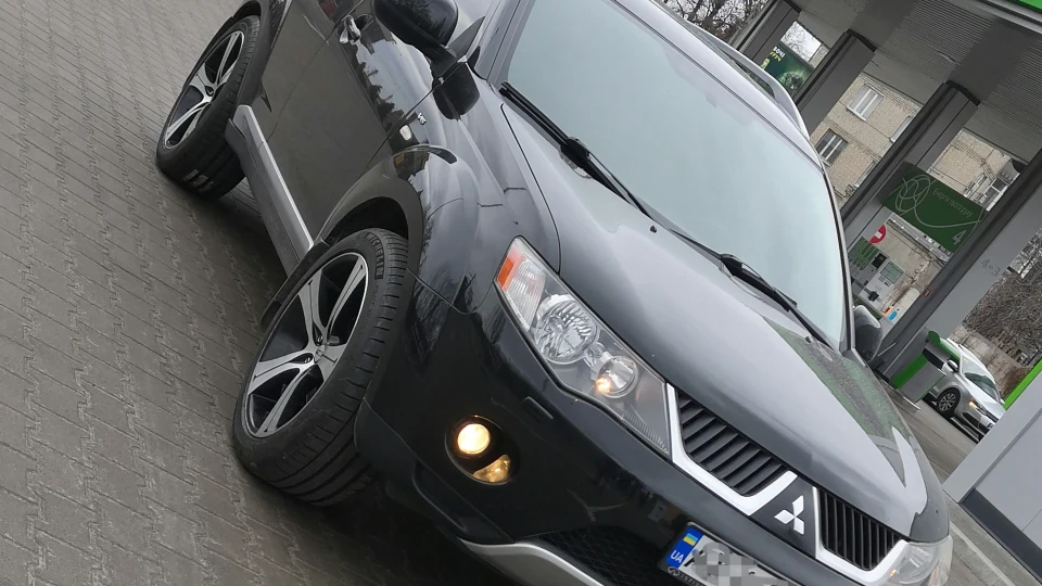Mitsubishi Outlander XL чорник 3.0 3