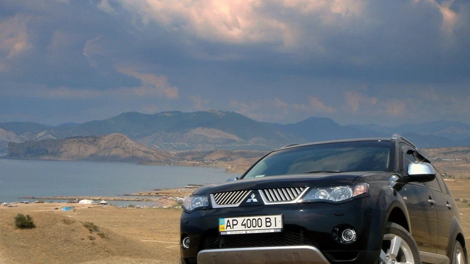 Mitsubishi Outlander XL "Dark Knight" 2