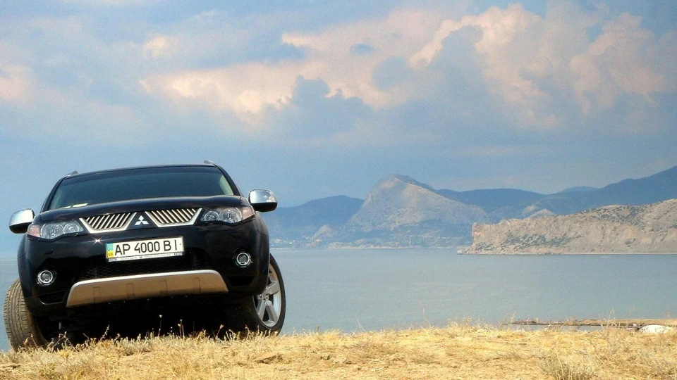 Mitsubishi Outlander XL "Dark Knight" 3