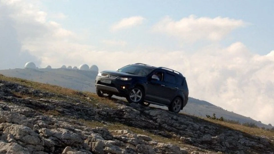 Mitsubishi Outlander XL "Dark Knight" 4