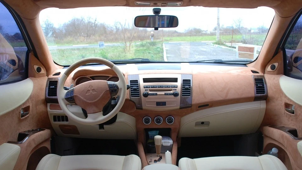 Mitsubishi Outlander XL Gold Edition
