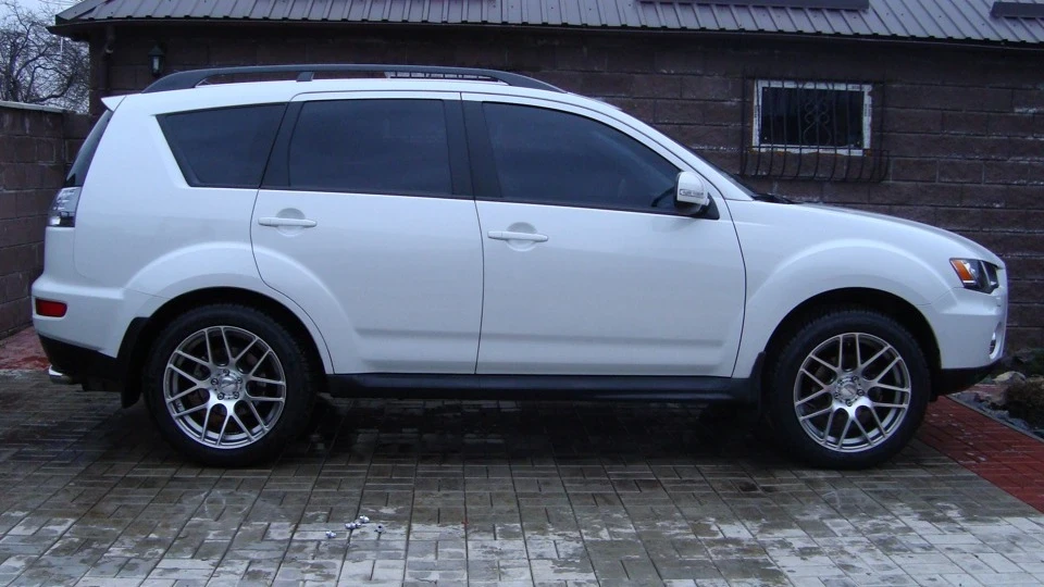 Mitsubishi Outlander XL jet fighter 2