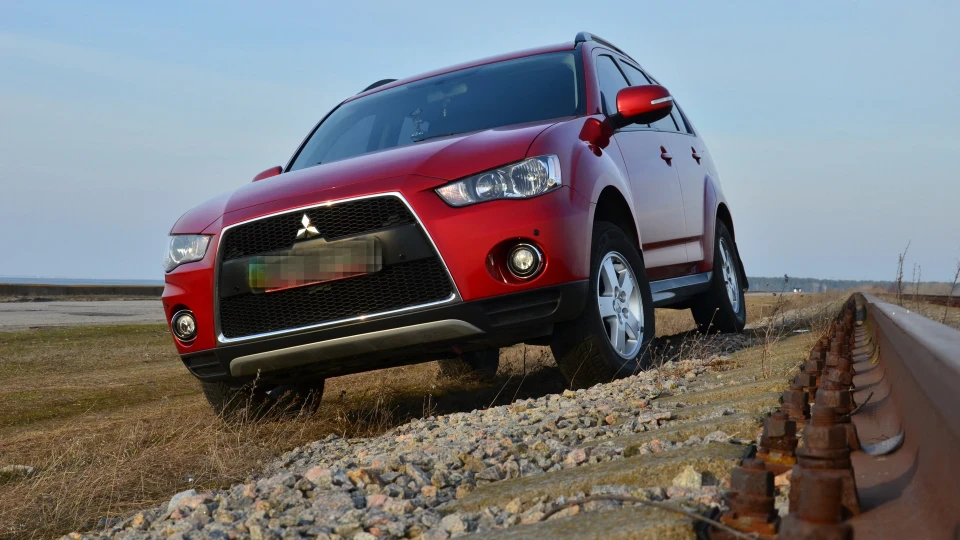 Mitsubishi Outlander XL Червона Смородина 4