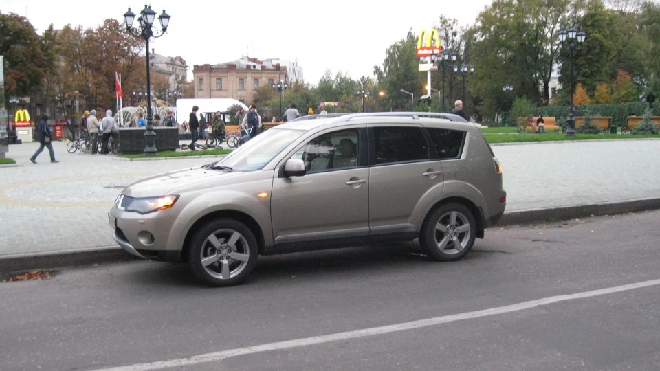 Mitsubishi Outlander XL natural blonde 4