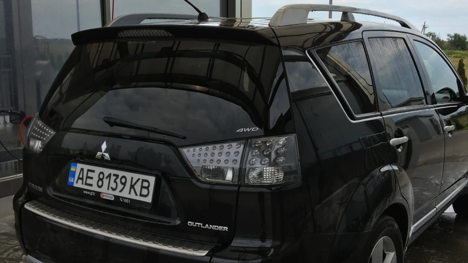 Mitsubishi Outlander XL Напівкровка 2