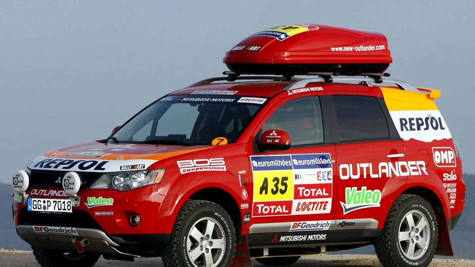 Mitsubishi Outlander XL Напівкровка 3