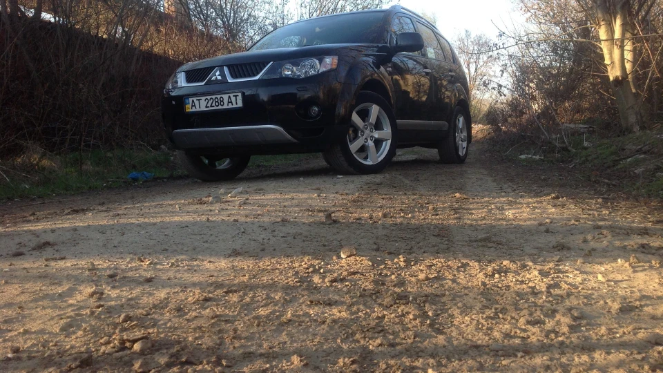 Mitsubishi Outlander XL Rockford Fosgate® 3