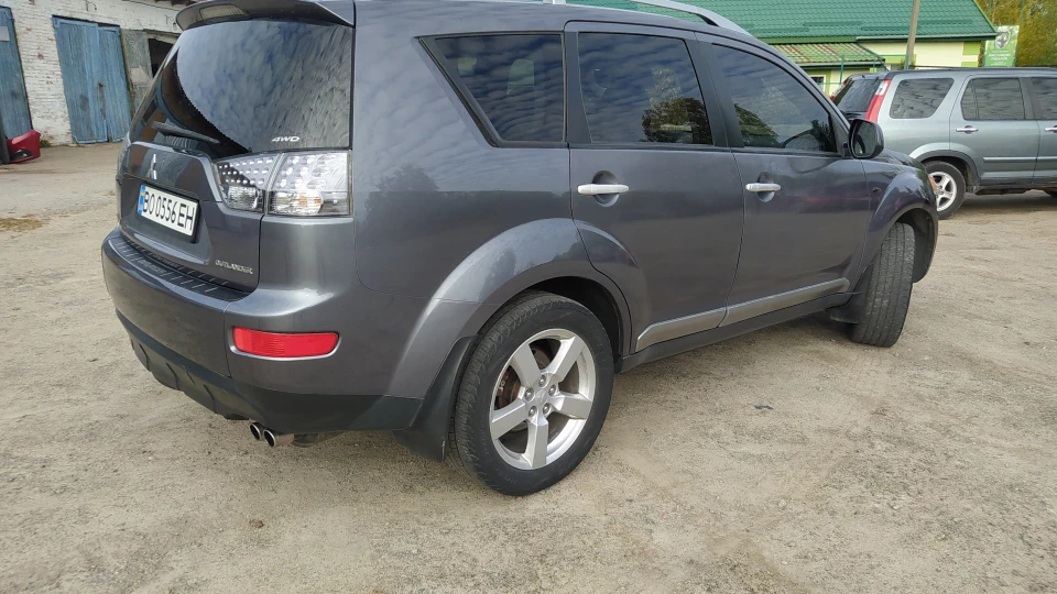 Mitsubishi Outlander XL Rockford 4