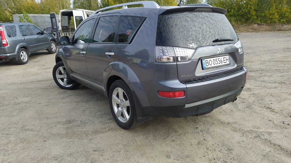 Mitsubishi Outlander XL Rockford 5