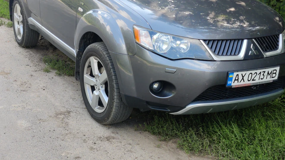 Mitsubishi Outlander XL Сірий кардинал 3.0 2