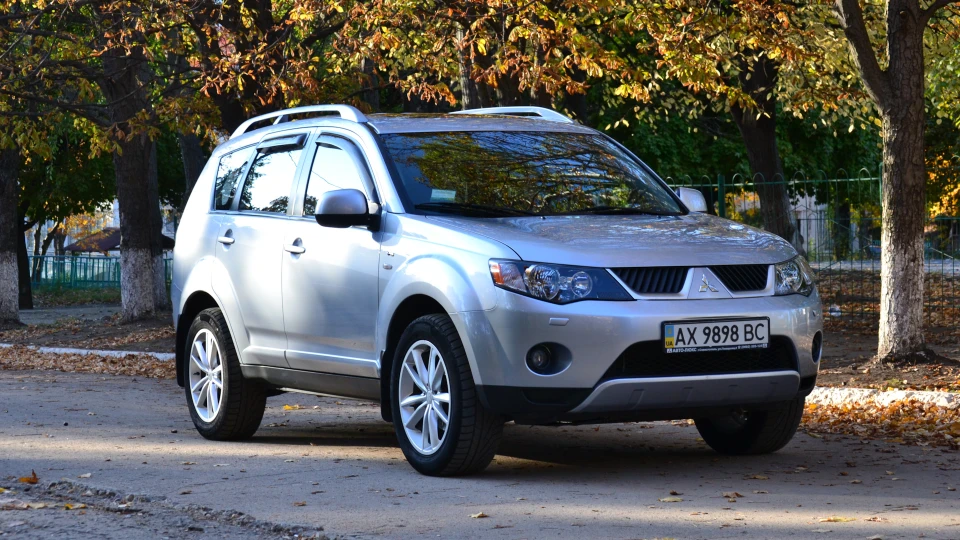 Mitsubishi Outlander XL Ultimate Rockford
