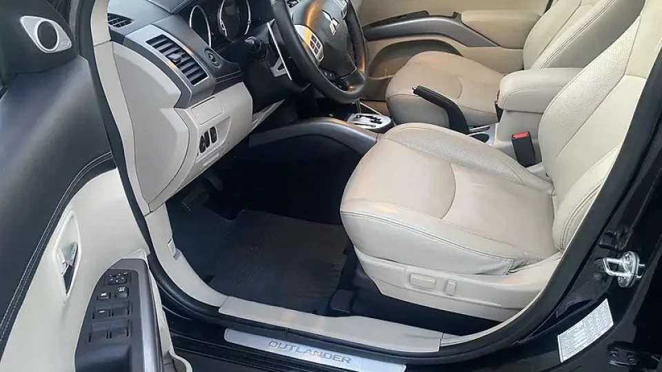 Mitsubishi Outlander XL Ultimate 3