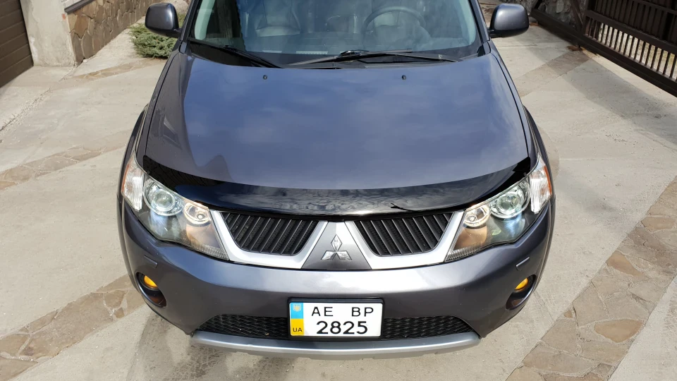 Mitsubishi Outlander XL V6 ГМО inside