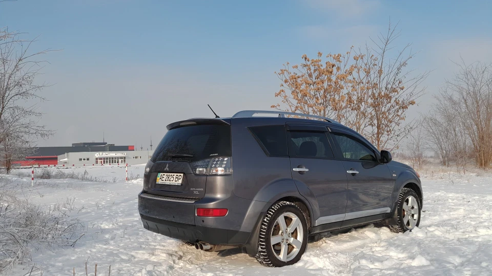 Mitsubishi Outlander XL V6 ГМО inside 4