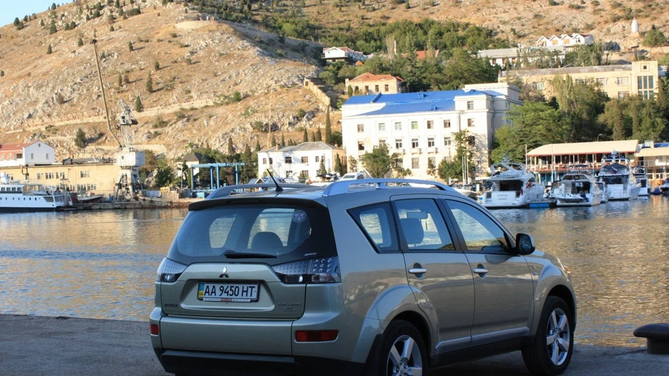 Mitsubishi Outlander XL v6 3