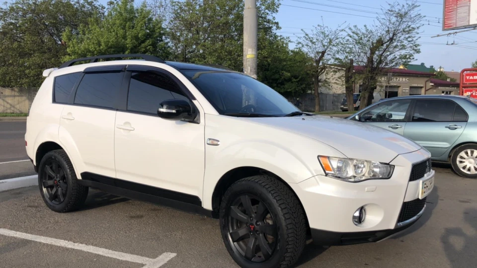 Mitsubishi Outlander XL whitepearl 3